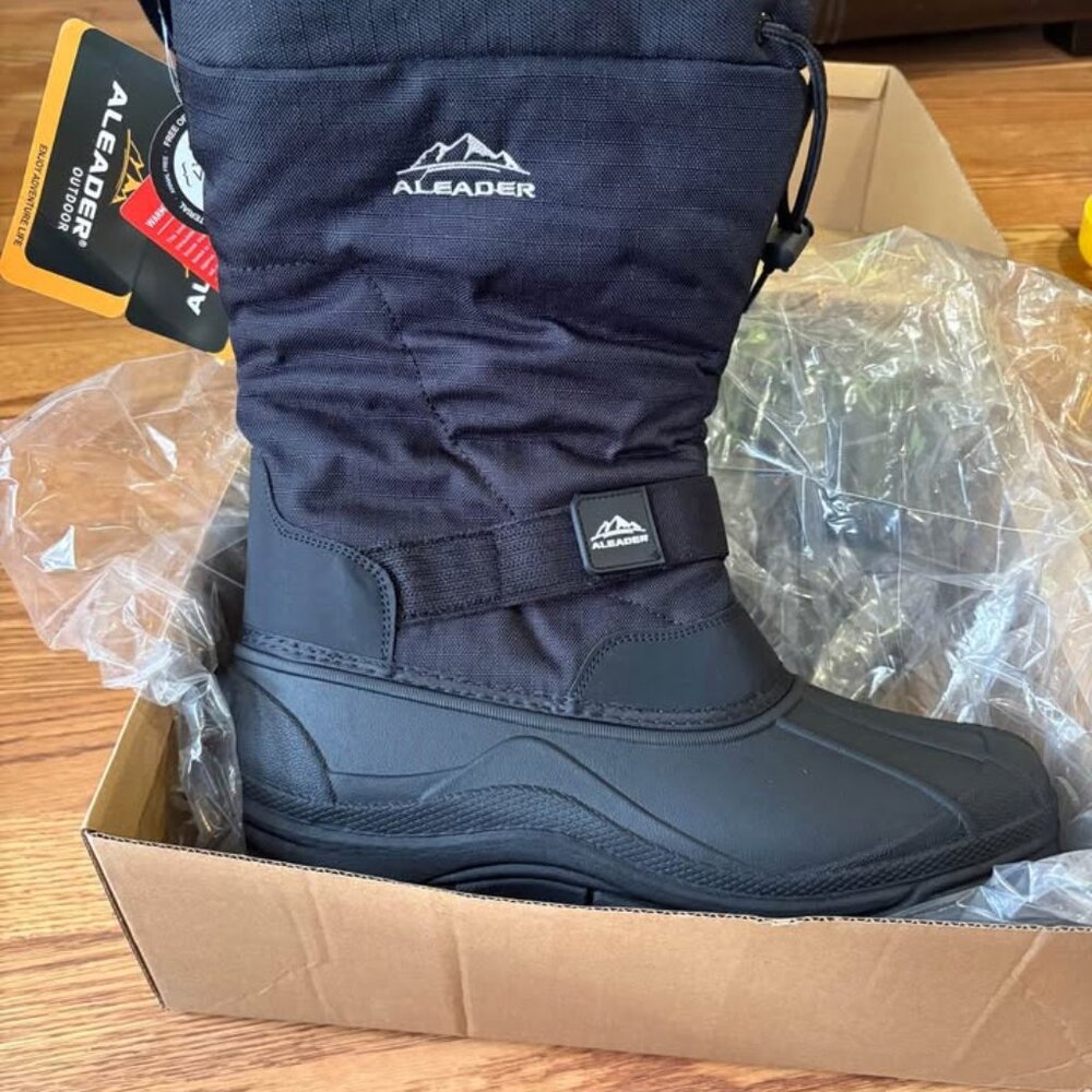 NIB Men's Size 9 Snow Boots